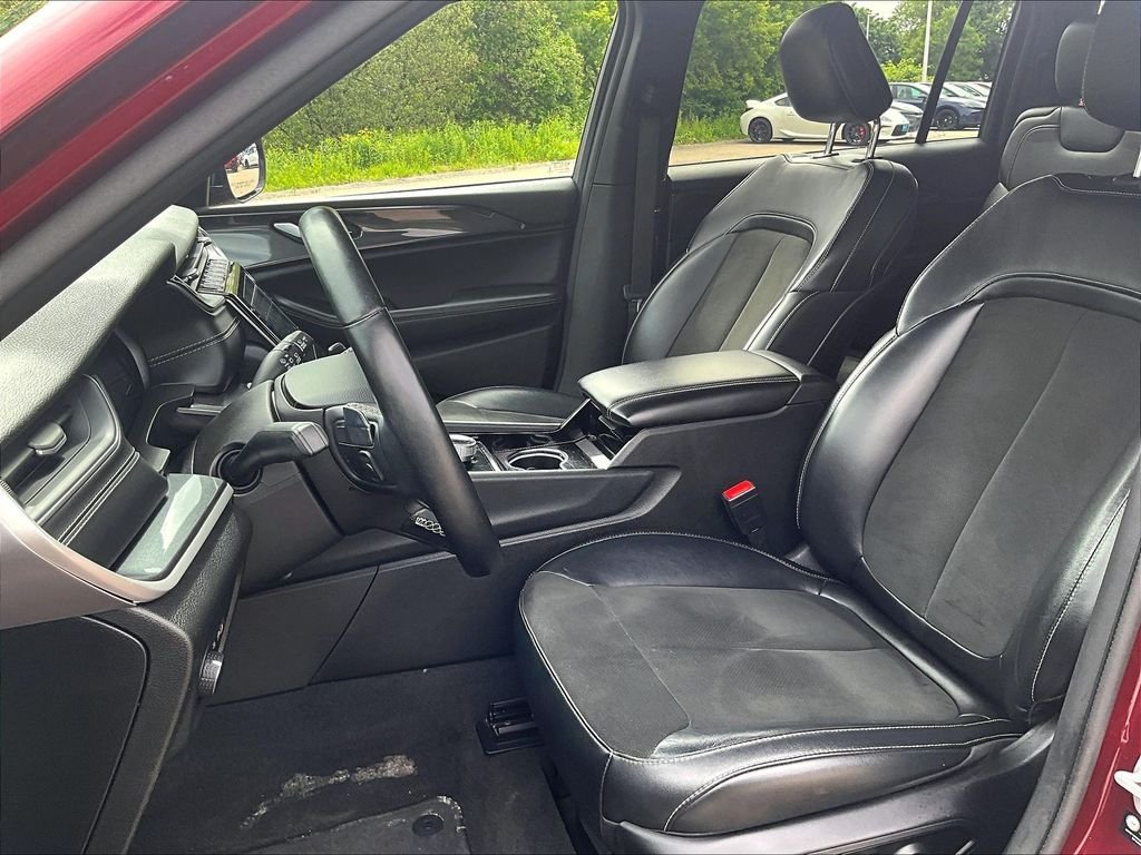 Used 2021 Velvet Red Pearlcoat Jeep Altitude image 10