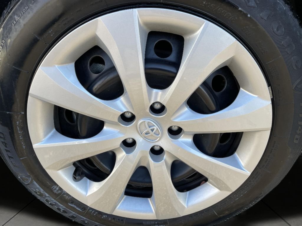 Used 2024  Toyota LE image 28
