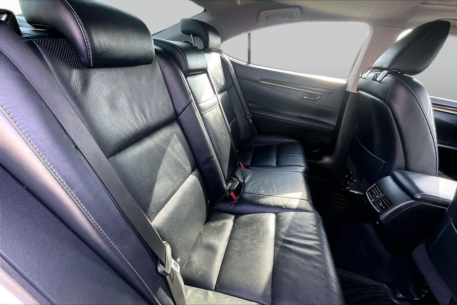 Used 2014 Silver Lining Metallic Lexus  image 20