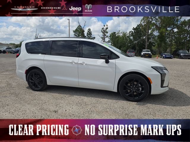2027 Chrysler Pacifica Limited AWD's photo