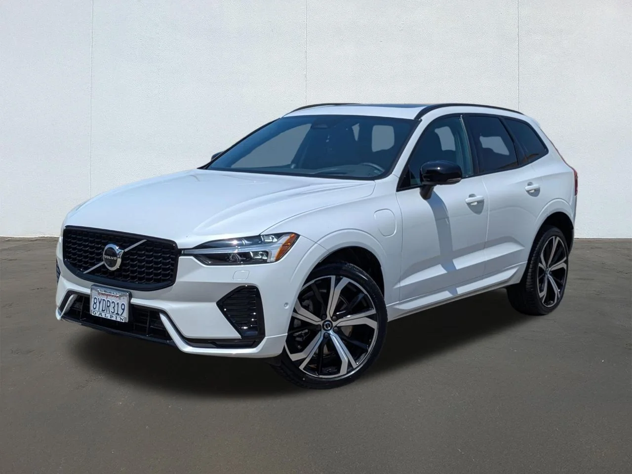 2022 Volvo XC60 T8 Recharge R-Design PHEV AWD's photo