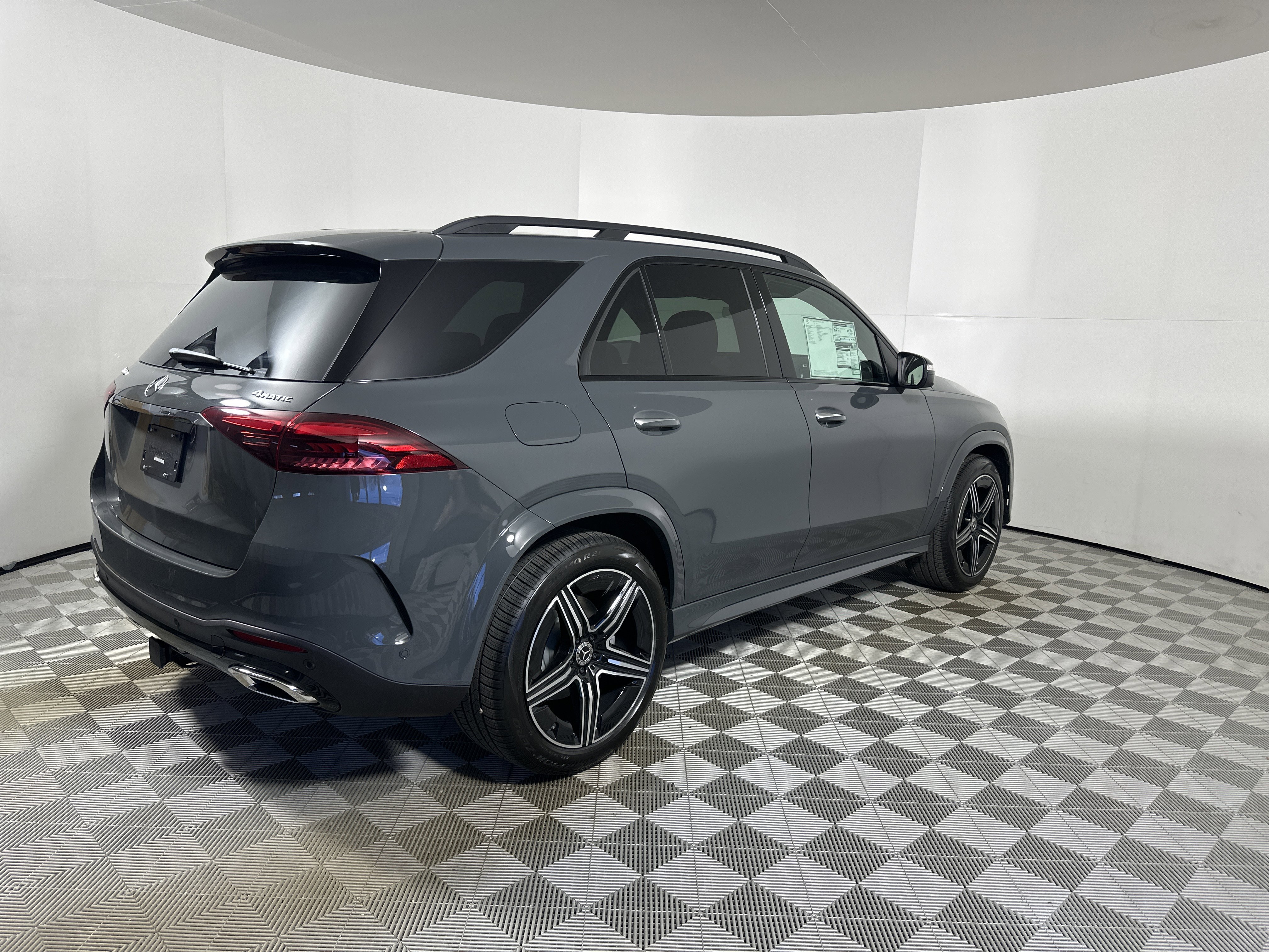 New 2026 MANUFAKTUR Silicon Grey Mercedes-Benz GLE 350 image 7