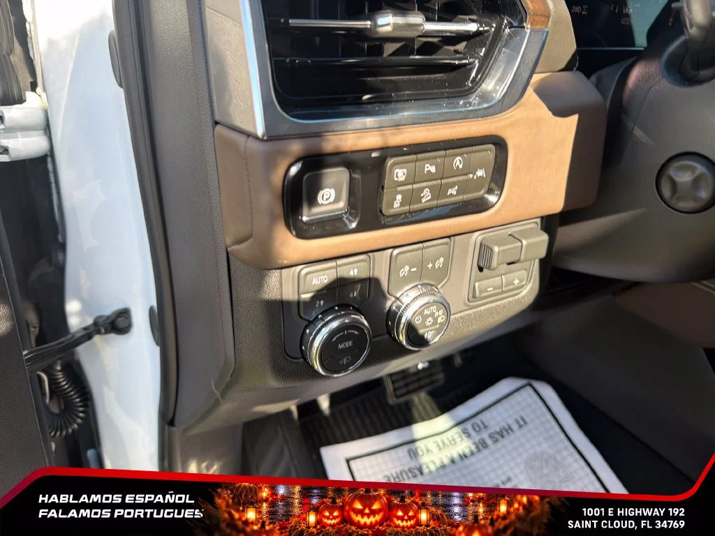 Used 2026 Glacier White Tricoat GMC Denali Ultimate image 18