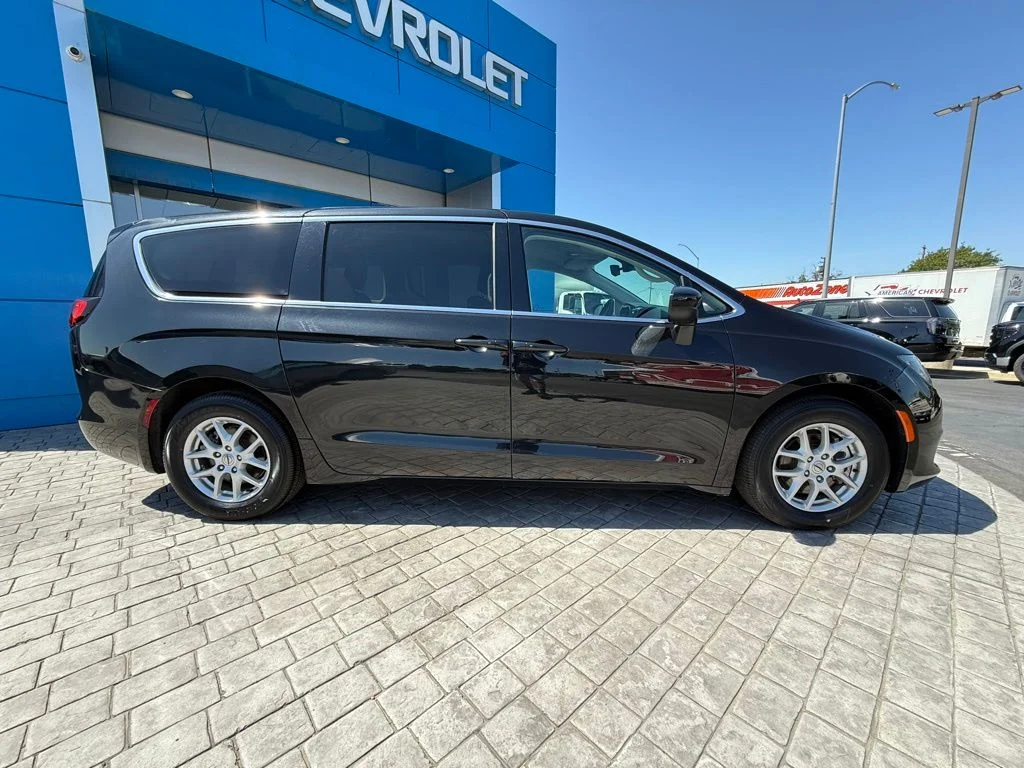 Used 2023 Black Chrysler LX image 7
