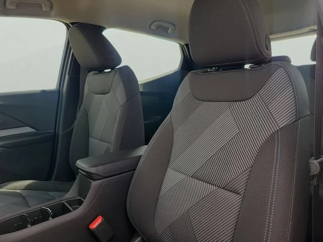 New 2027 Summit White Chevrolet LT image 18
