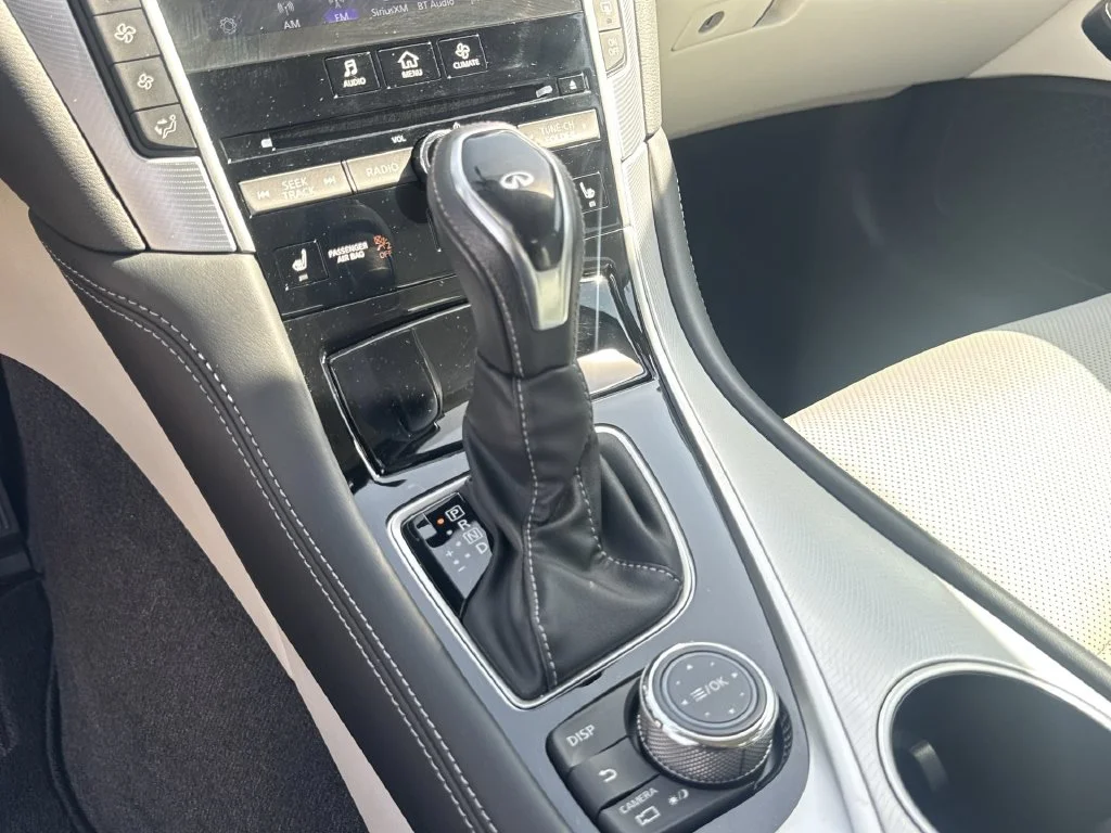 Used 2023 White INFINITI LUXE image 15