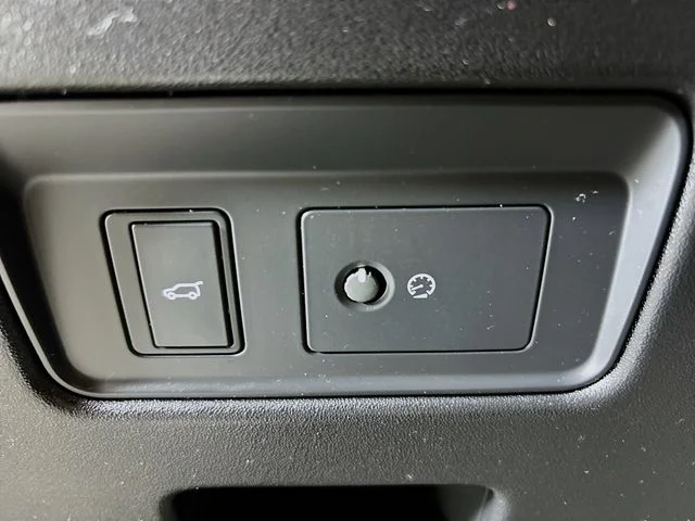 Used 2023  Land Rover Metropolitan Edition image 33
