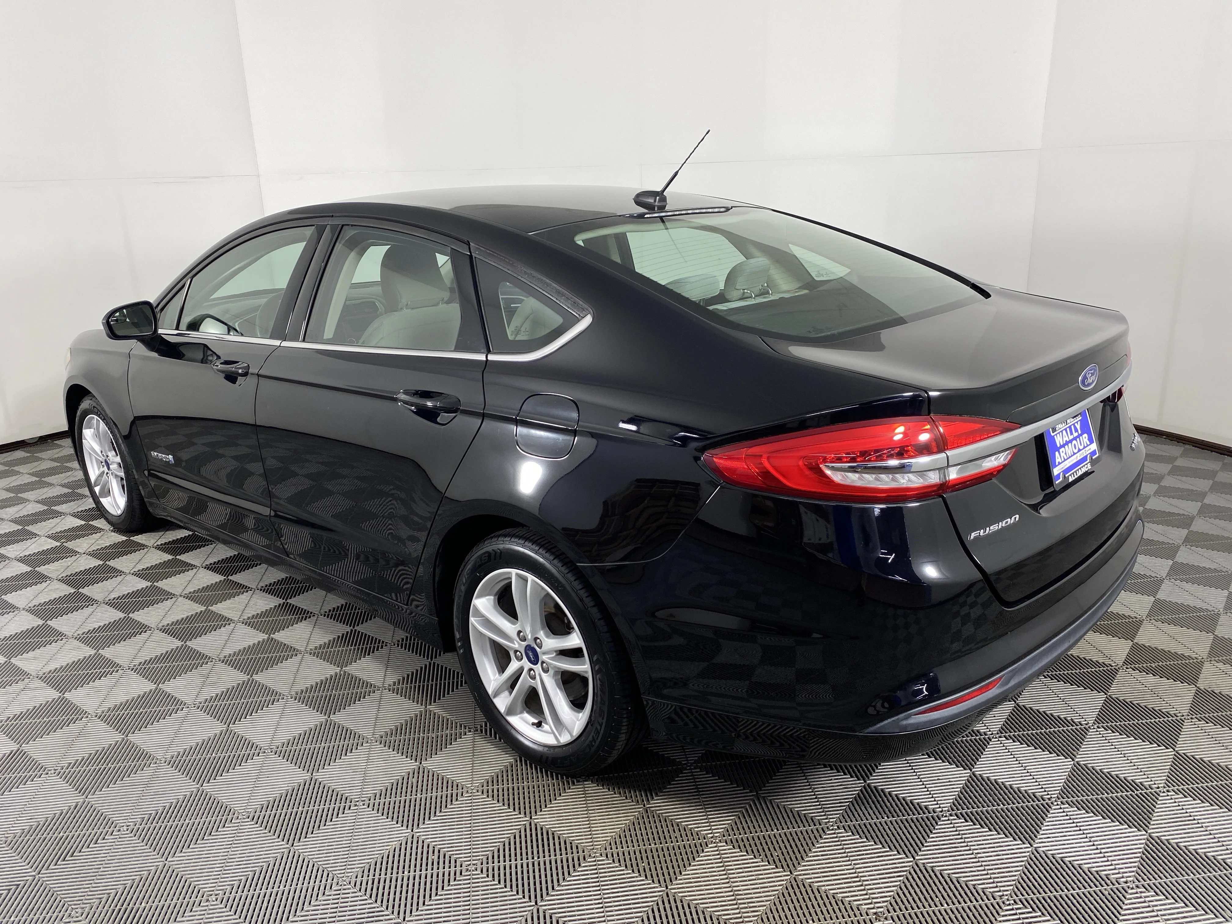 Used 2018 Shadow Black Ford S image 8