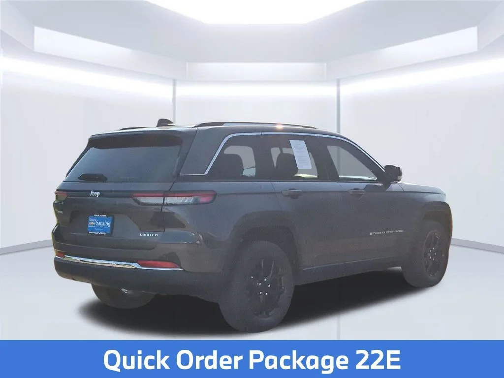 Used 2022  Jeep Limited image 6