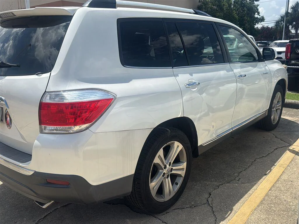 Used 2012 Blizzard Pearl Toyota Limited image 3
