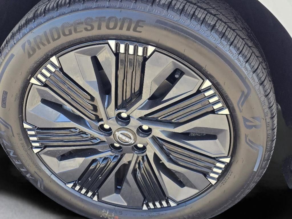 New 2026 Everest White Pearl TriCoat Nissan Platinum image 11