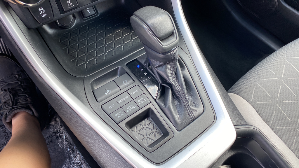 Used 2020 Super White Toyota XLE image 18