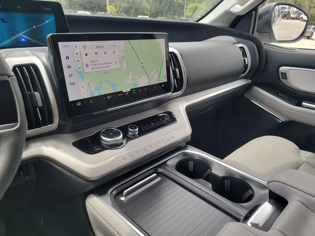 New 2026 Oxford White Ford Active image 25