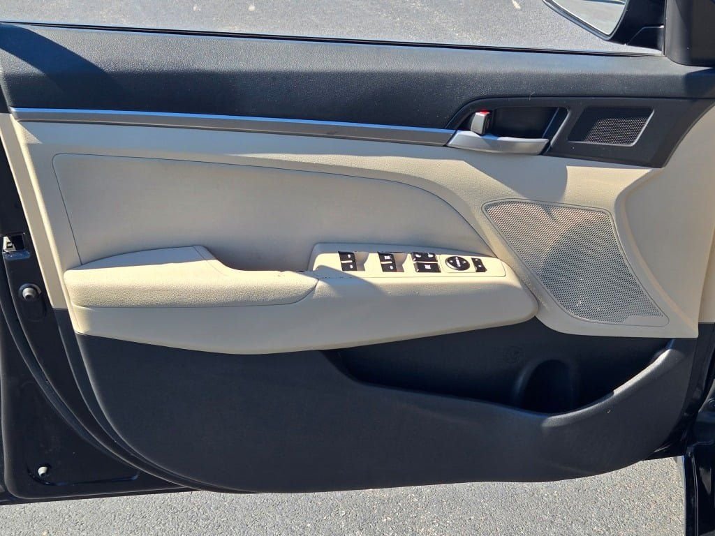 Certified Used 2018 Phantom Black Hyundai SEL image 16