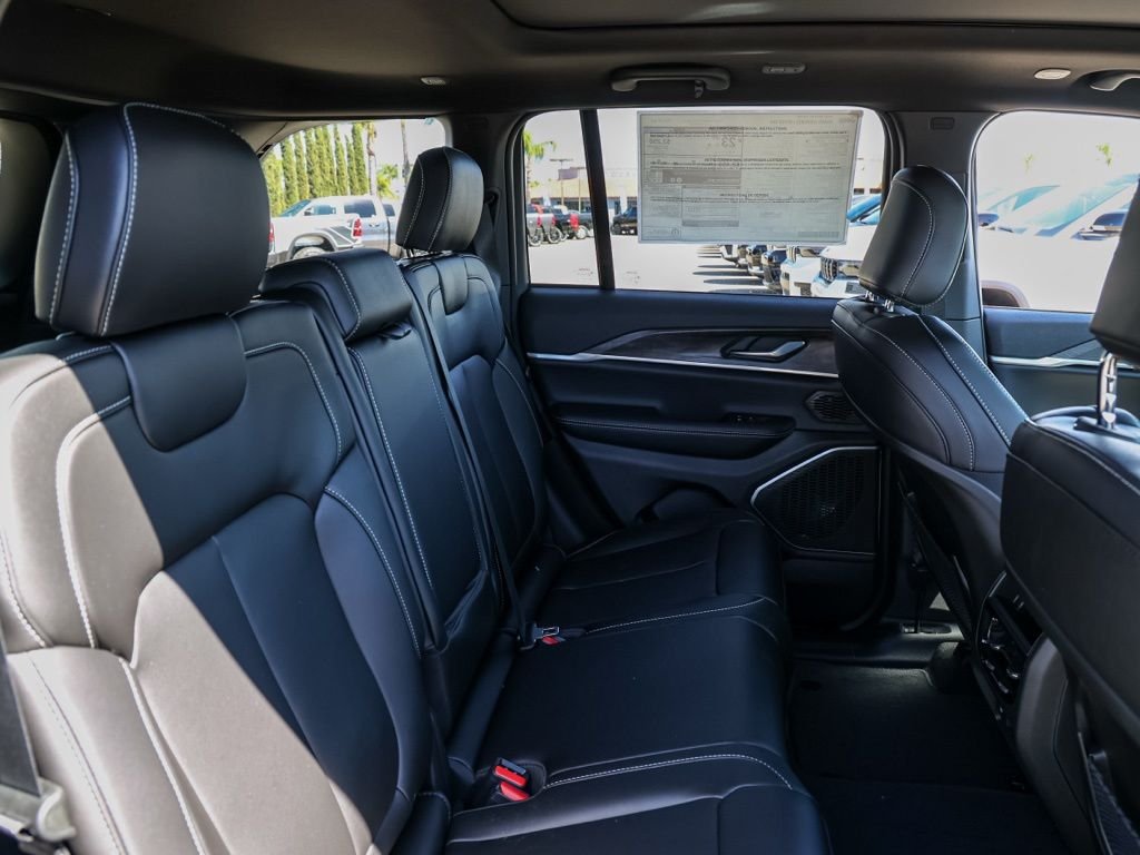 New 2026 Baltic Gray Metallic Clear-Coat Exterior Paint Jeep Limited image 17