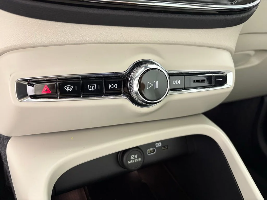 2026 Volvo XC40 Ultra - Photo 27