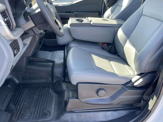 New 2026 Oxford White Ford XL image 7