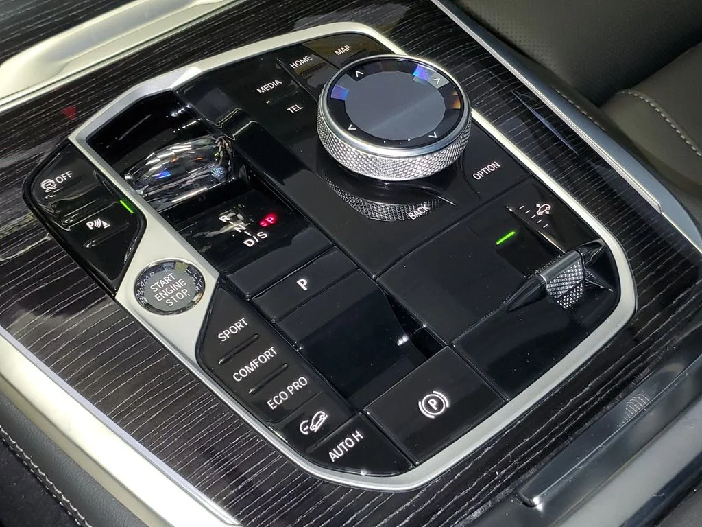 New 2027 Dravit Grey Metallic BMW M60i image 26