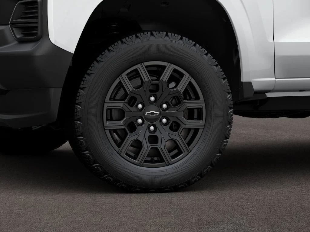 New 2026 Summit White Chevrolet WT image 4
