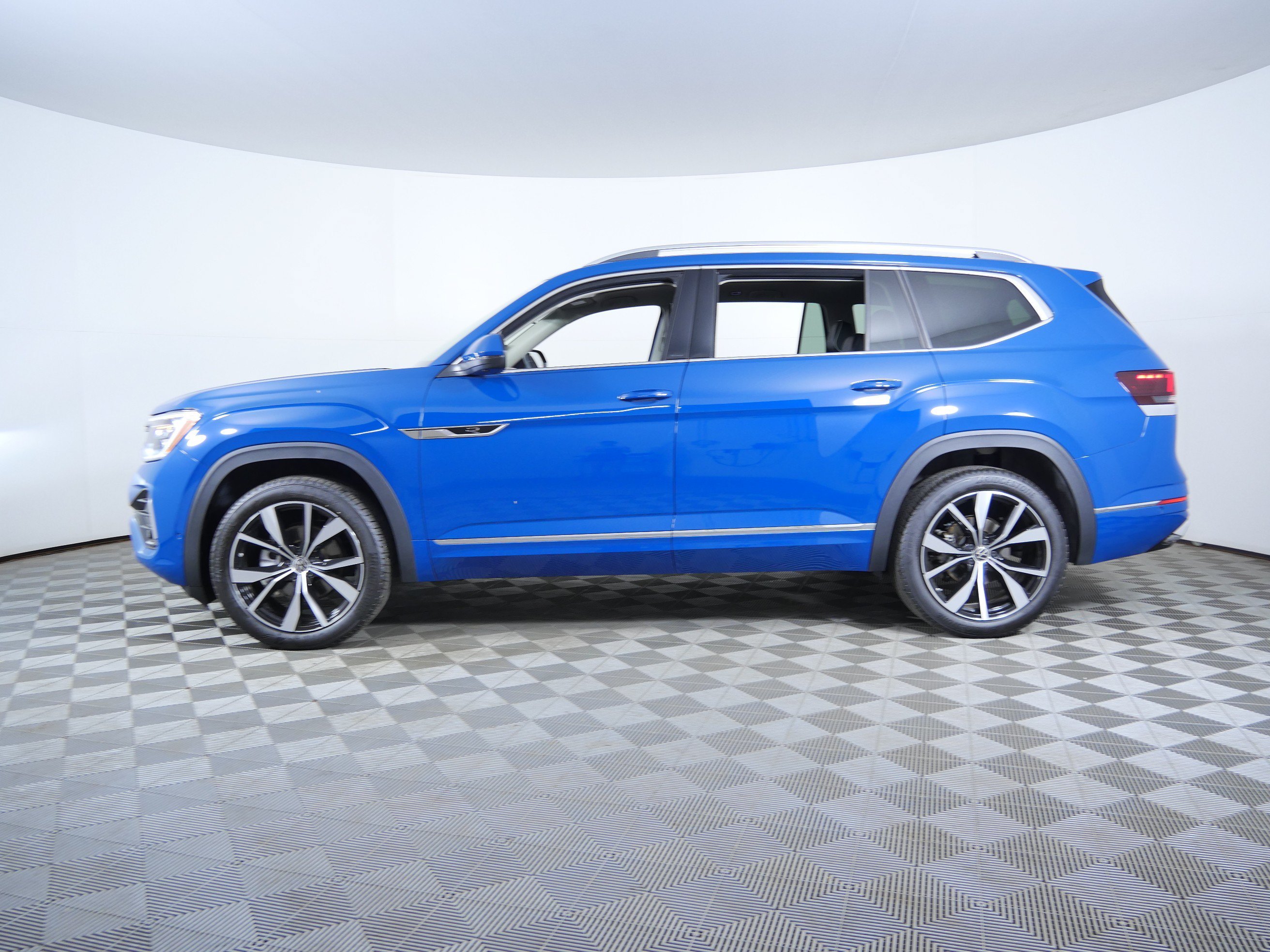Used 2026 Mountain Lake Blue Metallic Volkswagen 2.0T SEL Premium R-Line image 4