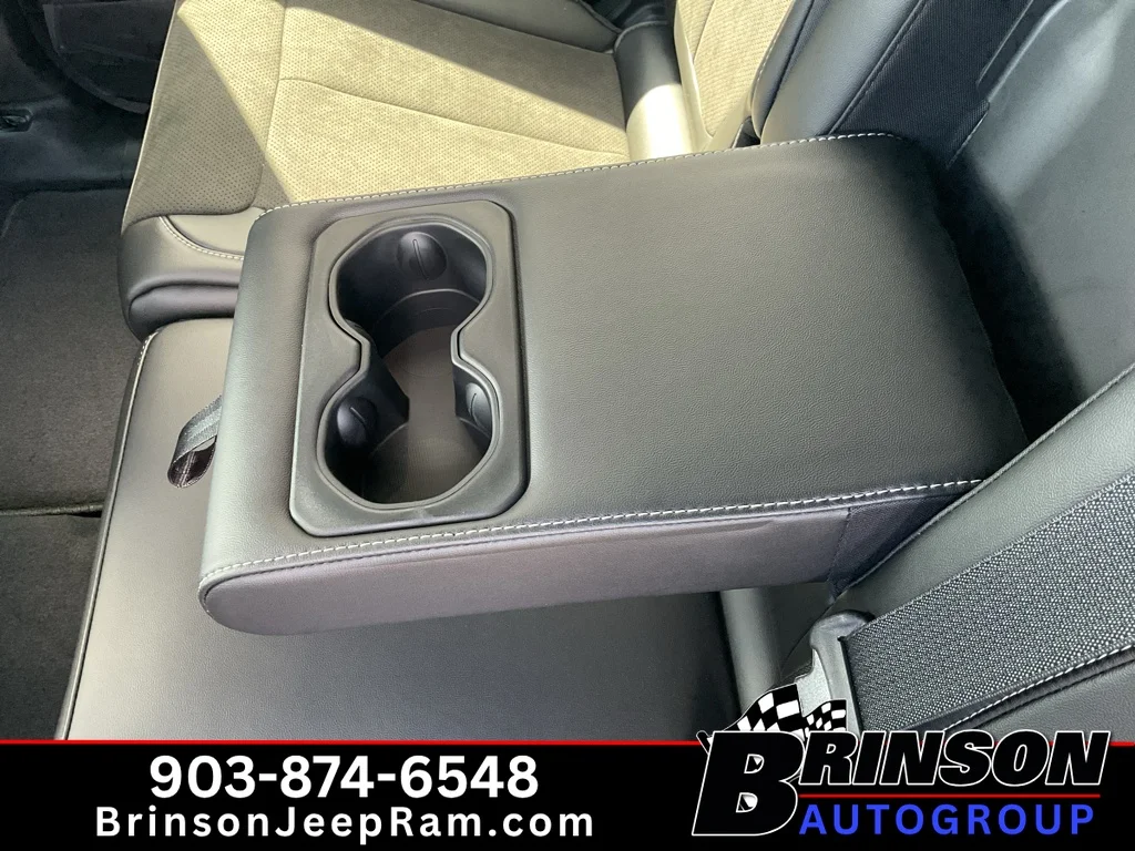 New 2027 Sting-Gray Clearcoat Jeep Laredo Altitude image 9