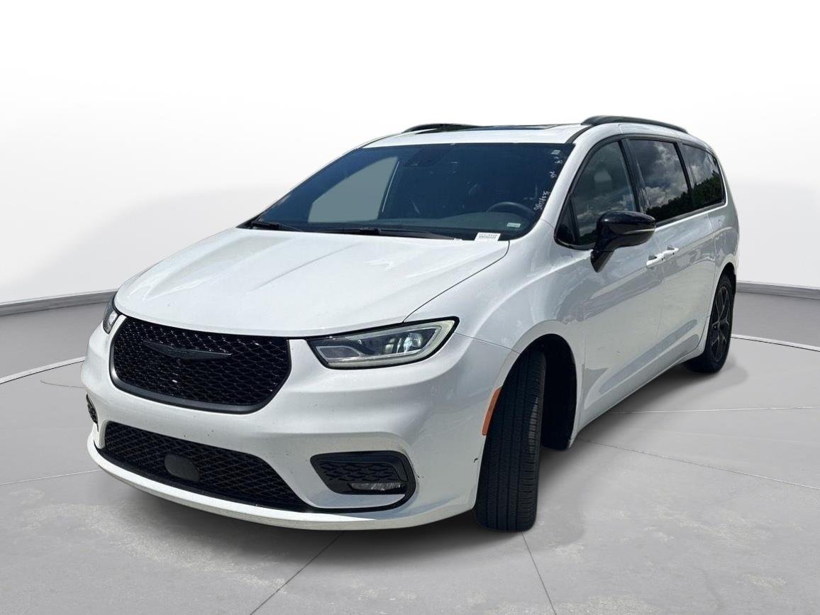 Used 2025 Bright White Clearcoat Chrysler Limited image 2