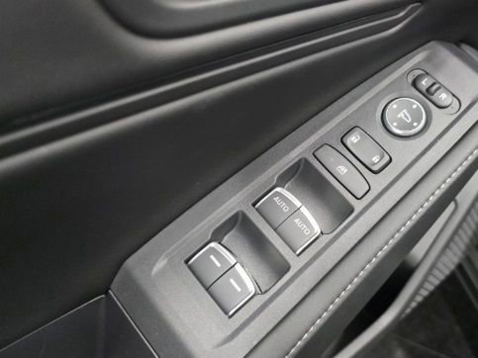 Certified Used 2025 Solar Silver Metallic Honda Sport-L image 26