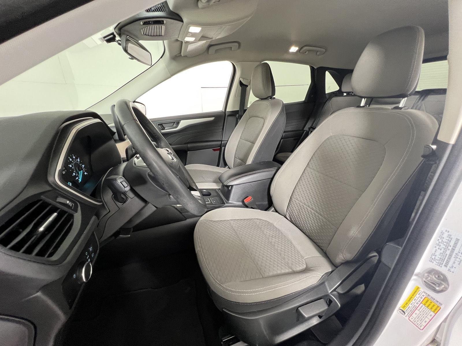 Used 2022 Oxford White Ford SE image 2