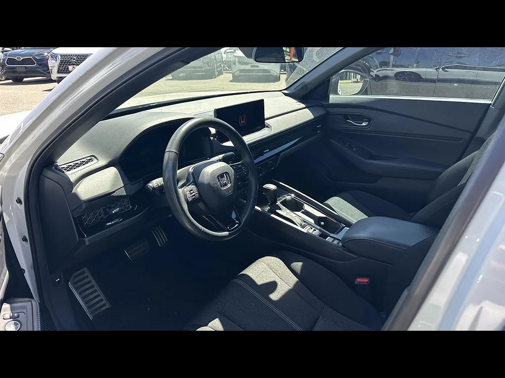 Used 2023  Honda Sport image 5