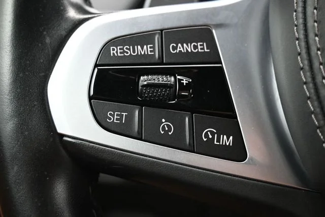 Used 2021 Gray BMW xDrive40i image 24
