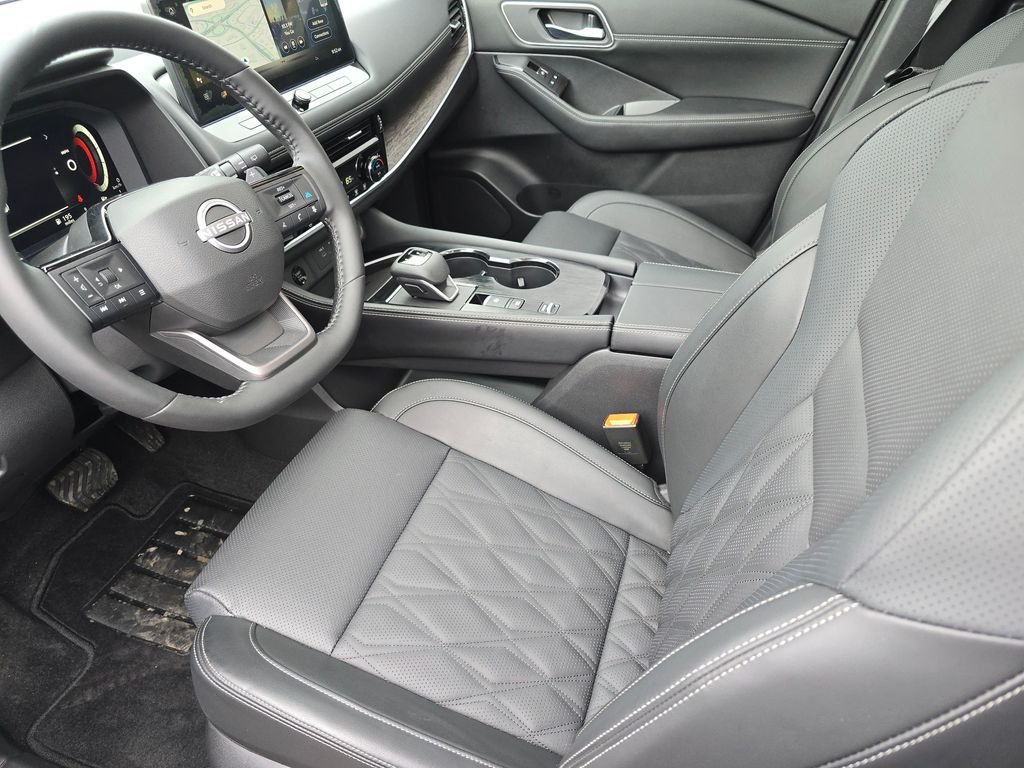 Used 2025 Gray Nissan Platinum image 18