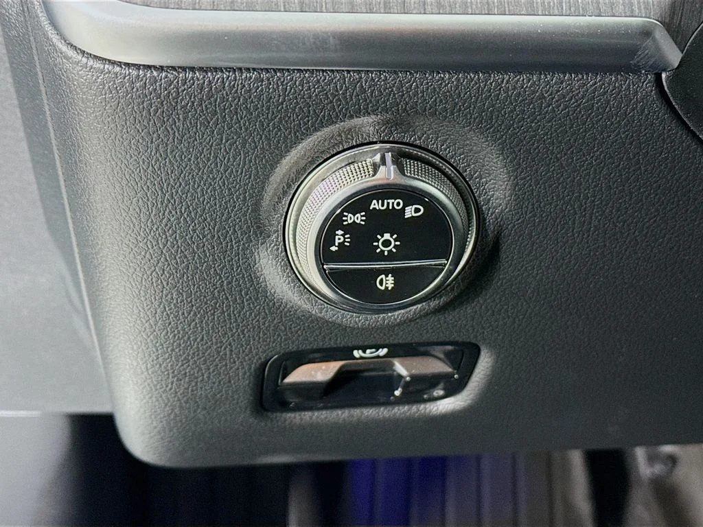 Certified Used 2026 Silver Mercedes-Benz C 300 image 11