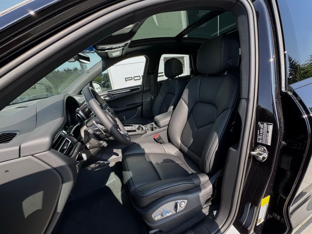 2025 Porsche Macan - Photo 5