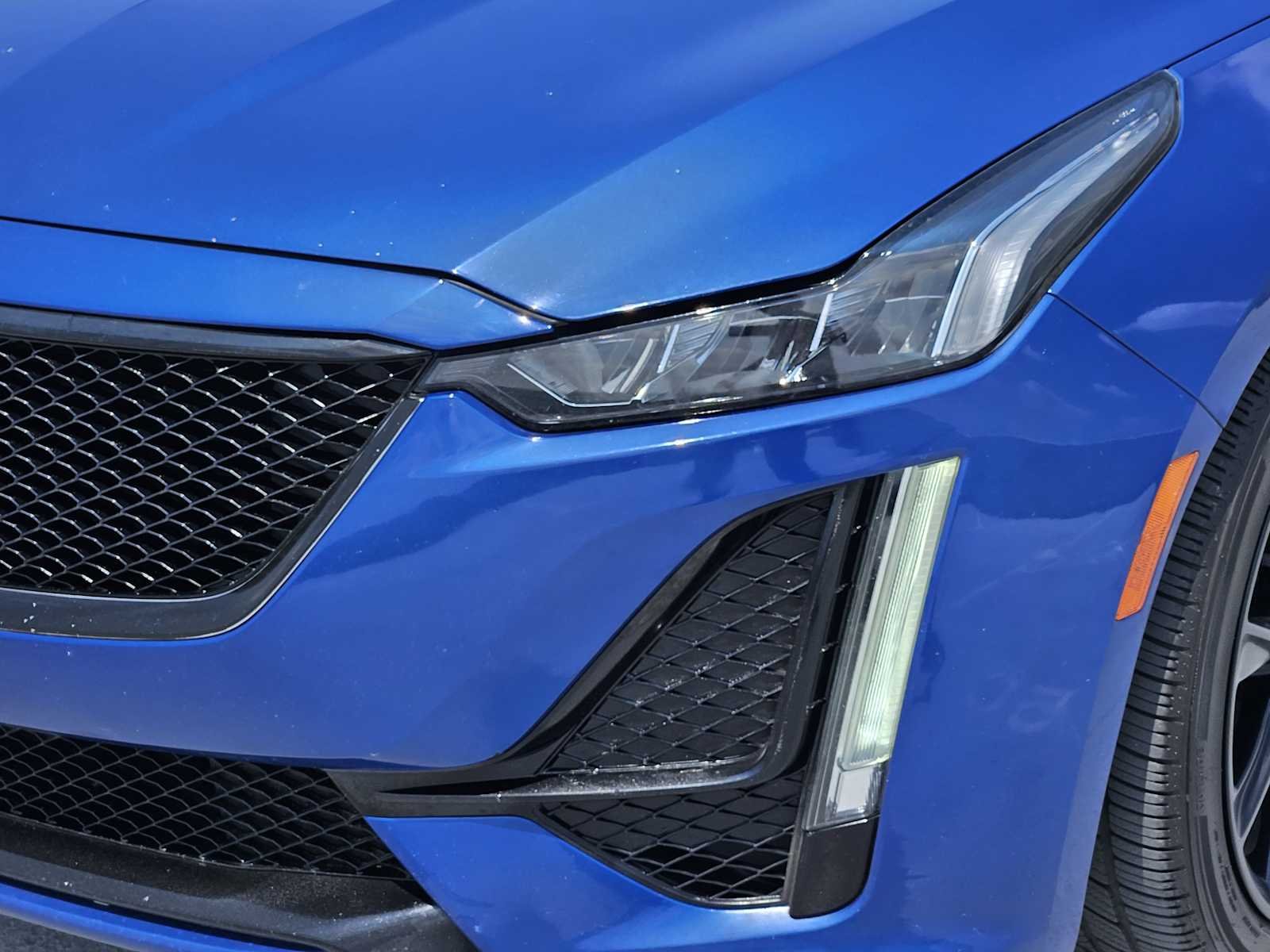 Used 2021 Wave Metallic Cadillac Sport image 8