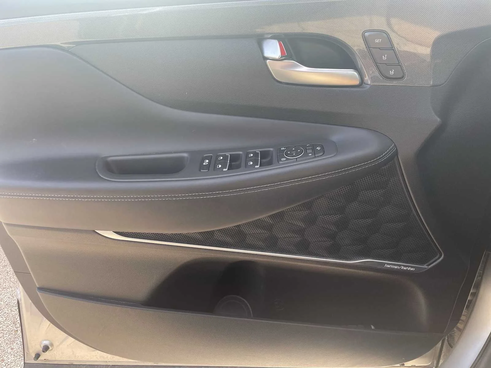 Used 2022  Hyundai Limited image 23
