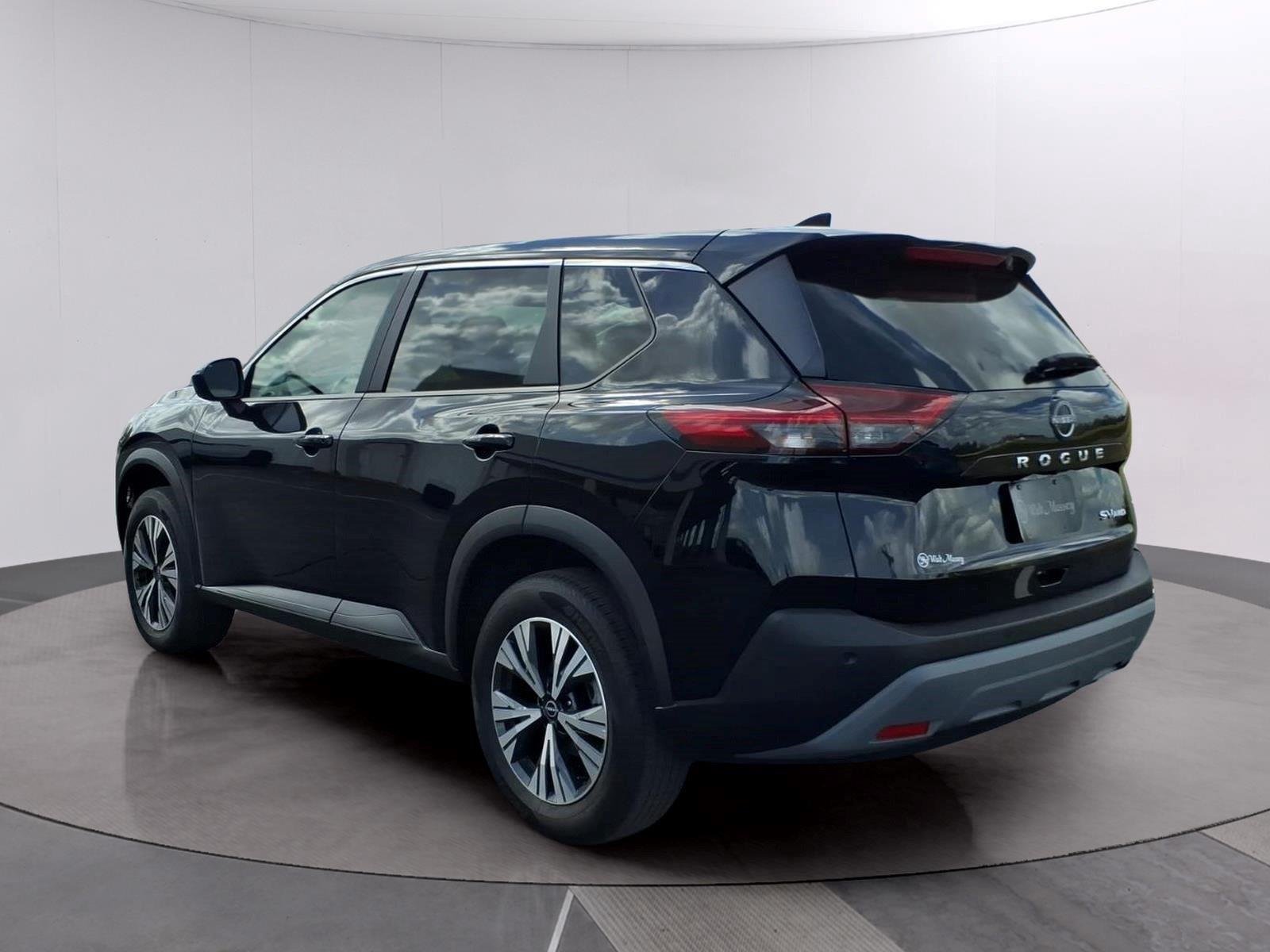 Used 2023 Super Black Nissan SV image 3