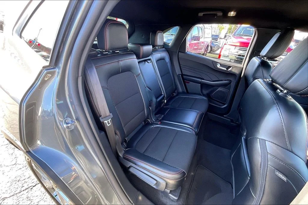 Used 2025 Gray Ford ST-Line image 26
