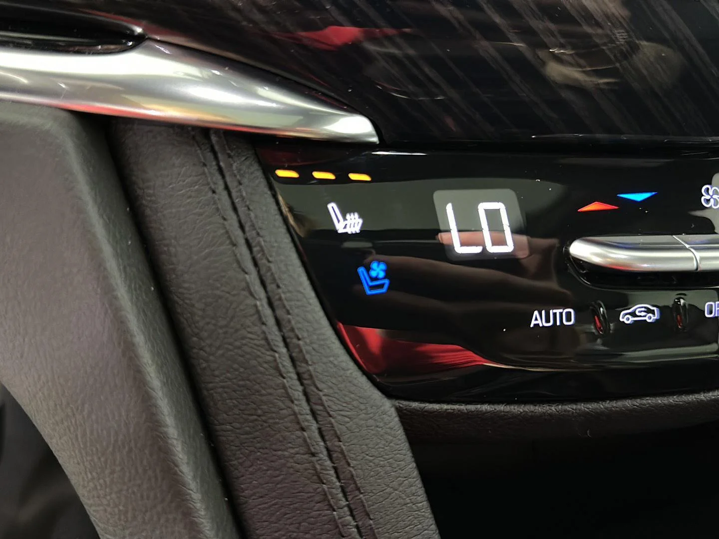 Used 2023 Argent Silver Metallic Cadillac AWD Premium Luxury image 29