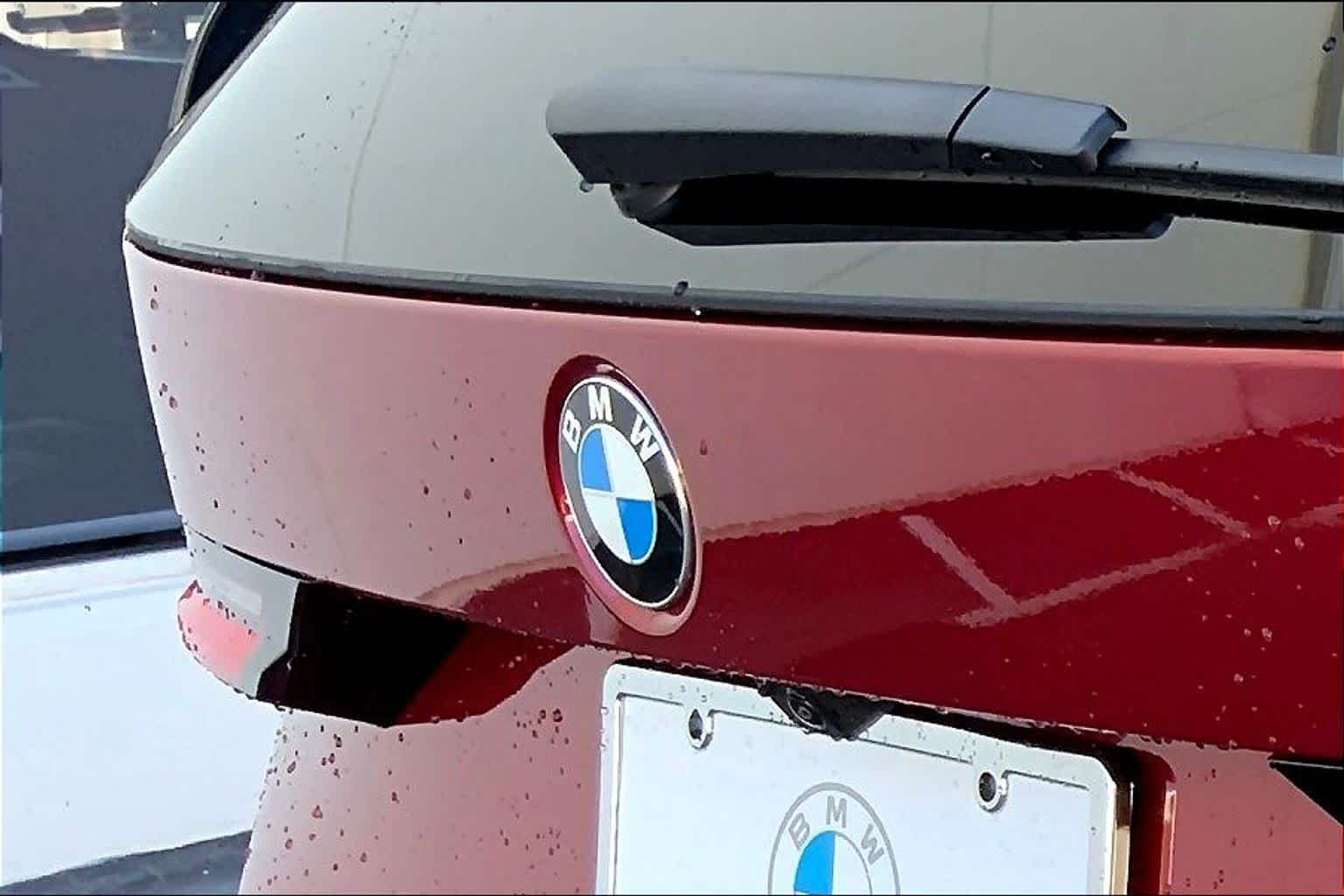 New 2026 Vegas Red Metallic BMW xDrive28i image 16