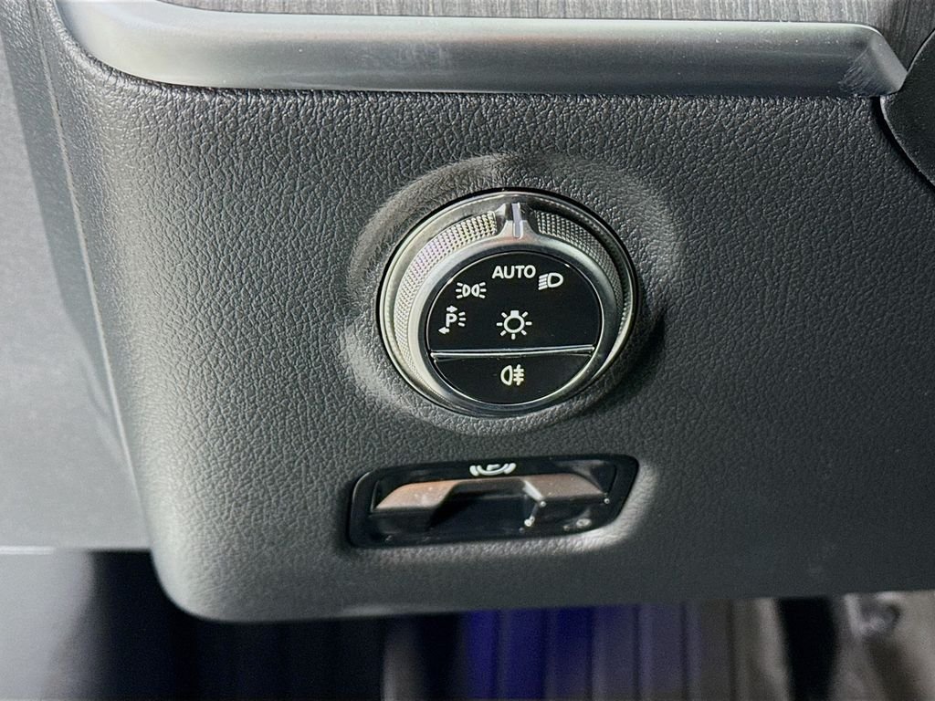 Used 2026 Silver Mercedes-Benz C 300 image 11