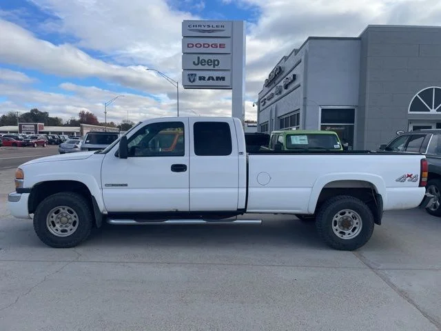 2005 GMC Sierra 4WD Extended Cab SLE's photo