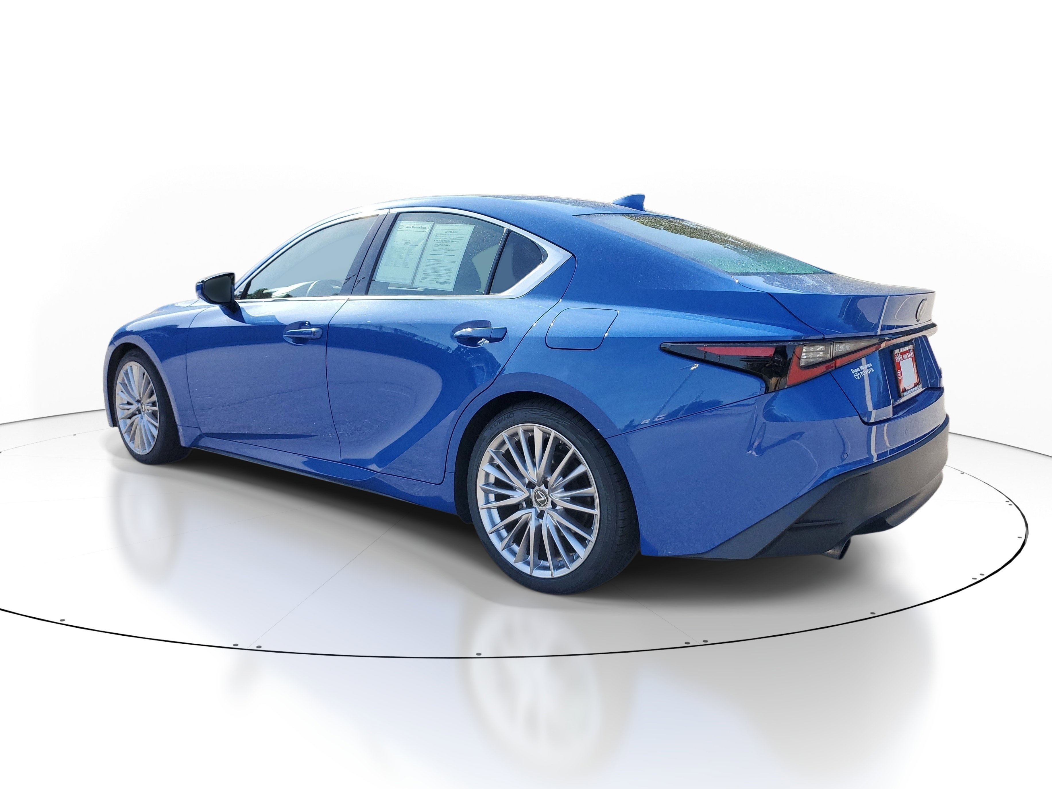 Used 2023  Lexus 300 image 3