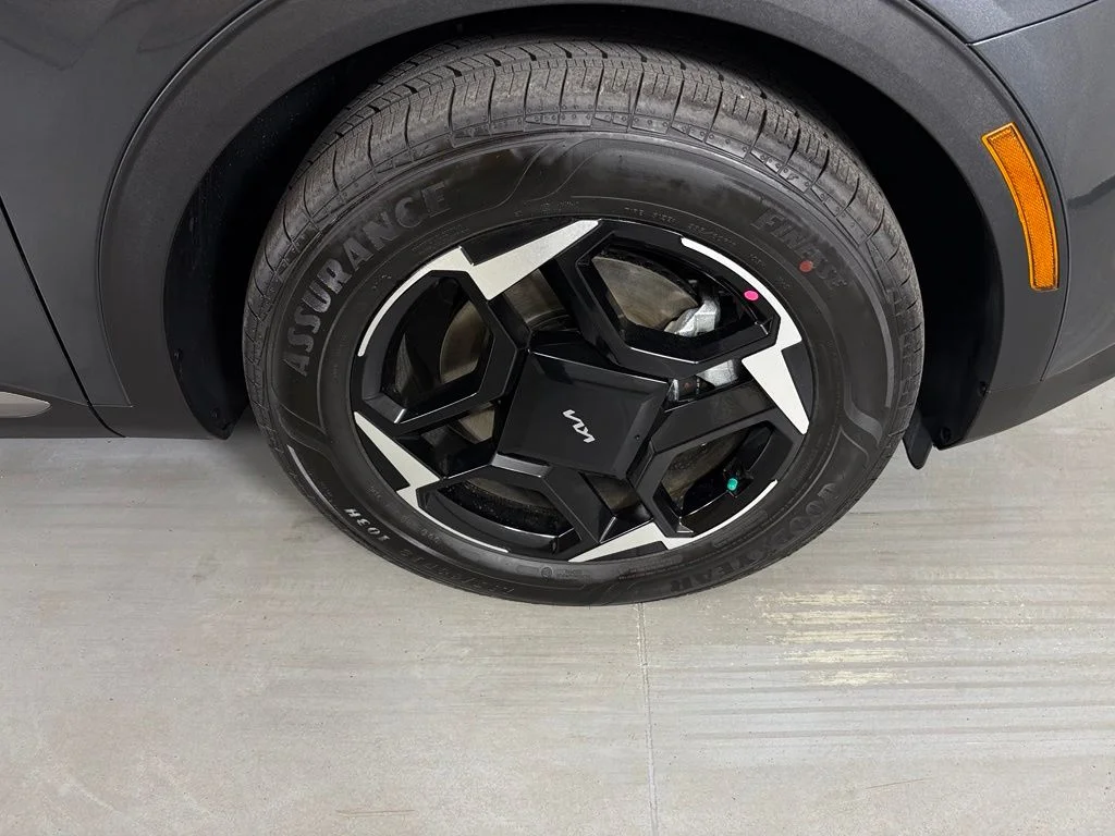 New 2026 Gravity Gray Kia EX image 10