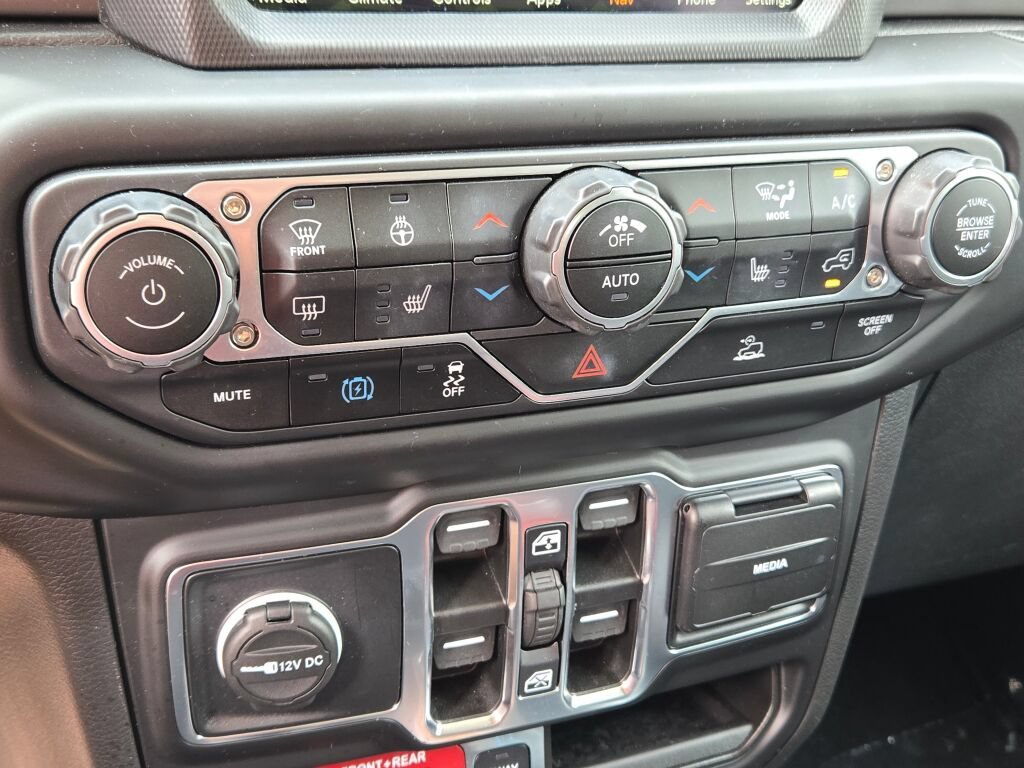 Used 2022 White Jeep Unlimited Rubicon 4xe image 32