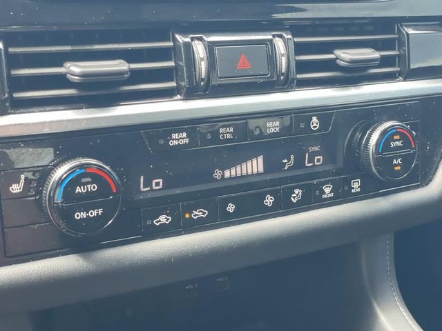 Used 2023 Blue Nissan SL image 27