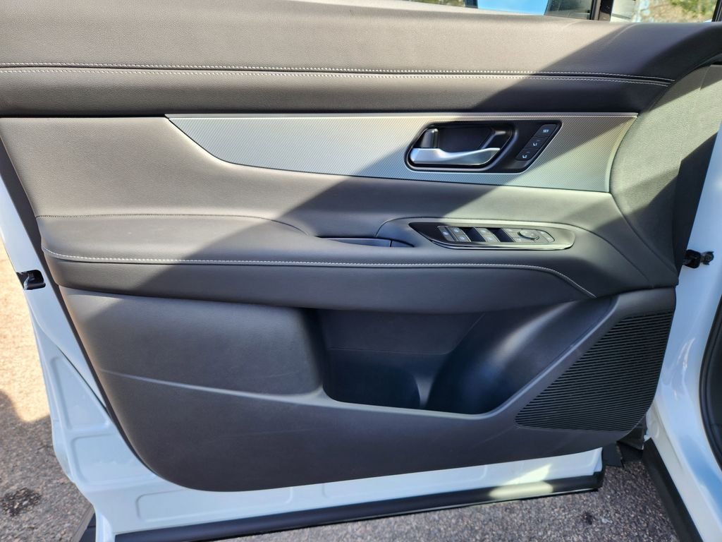 New 2026 Everest White Pearl TriCoat Nissan SL image 7