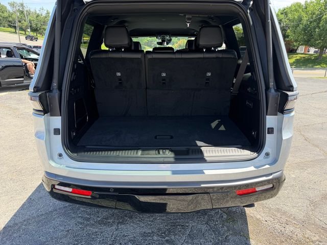 New 2026 Silver-Zynith Exterior Paint Jeep Limited Altitude image 9