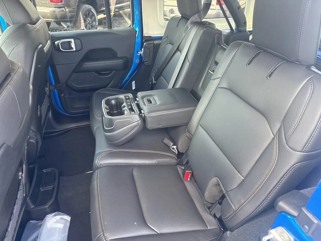 Used 2025 Blue Jeep Sahara image 40