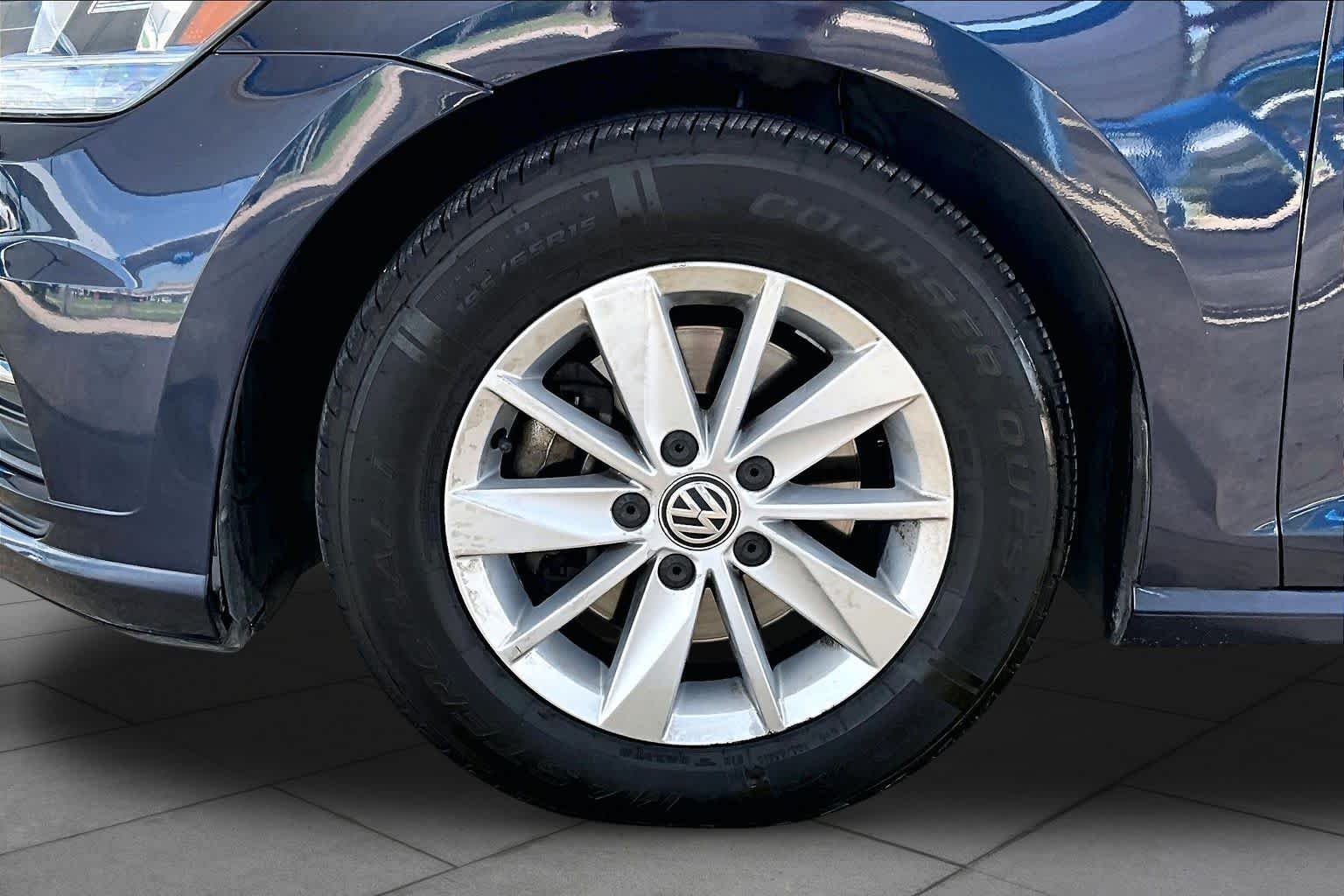 Used 2018 Night Blue Metallic Volkswagen S image 11