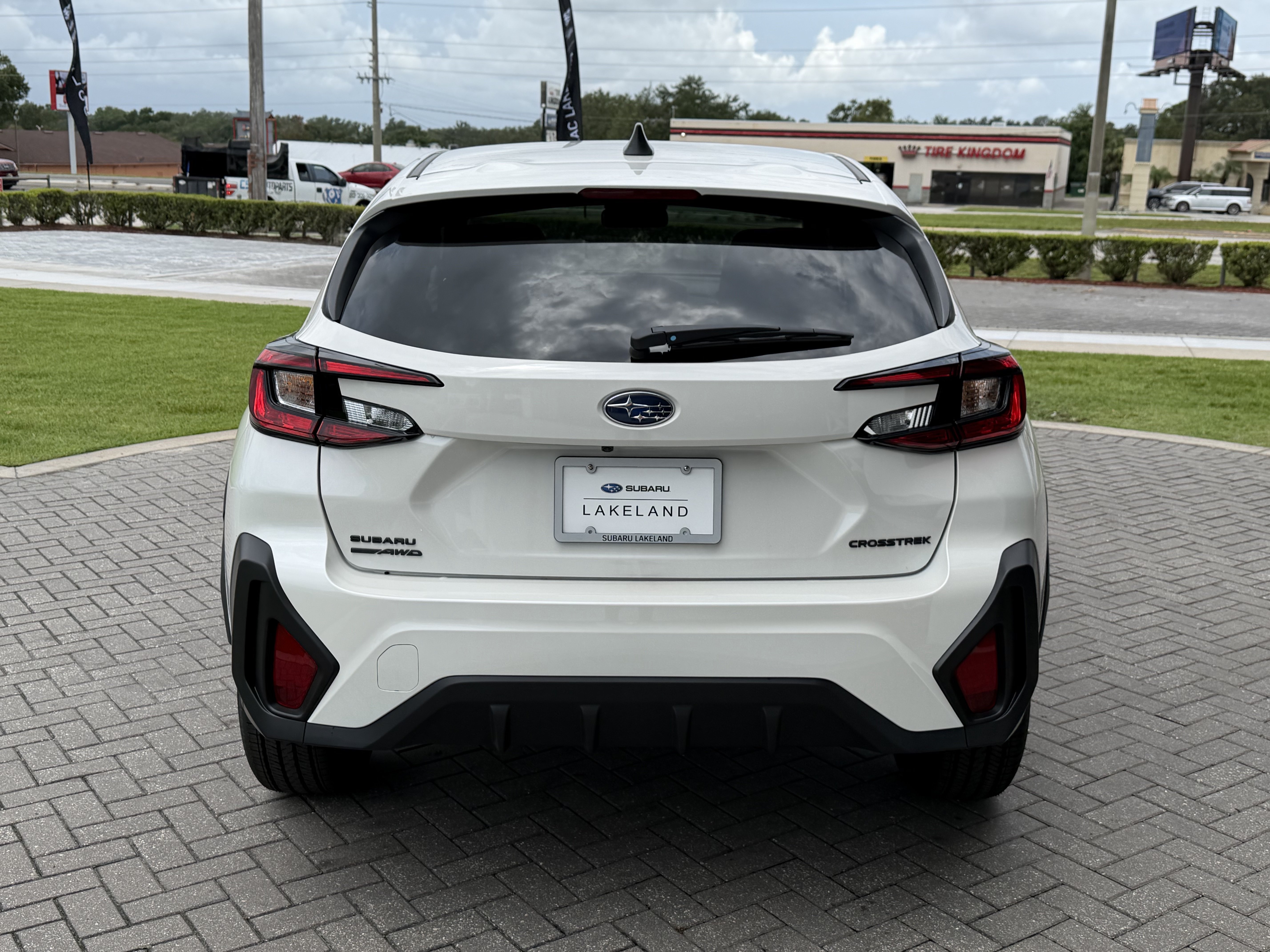 New 2026 CRYSTAL WHITE PEARL Subaru Base image 5